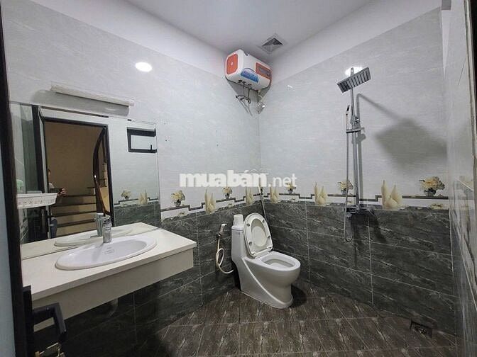 Anh Hùng cần bán nhà 40m, 5 tầng tại Tô Hiệu,Hà Đông,ngõ to nhỉnh 8 tỷ