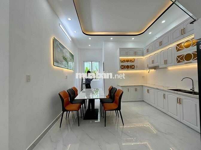 NHÀ QUẬN 7 MẶT TIỀN HẺM XE HƠI KD BUÔN BÁN ĐƯỢC