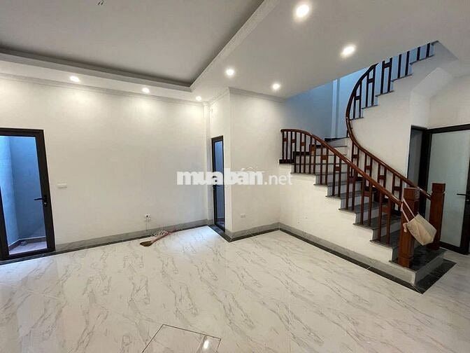 Nhà Mới 40m2 Phố Trạm, Ngõ Nông Thẳng 3 Bước Ra Ô Tô Tránh Dừng Đỗ