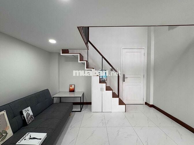 trống sẵn ở liền , toà nhà cao cấp