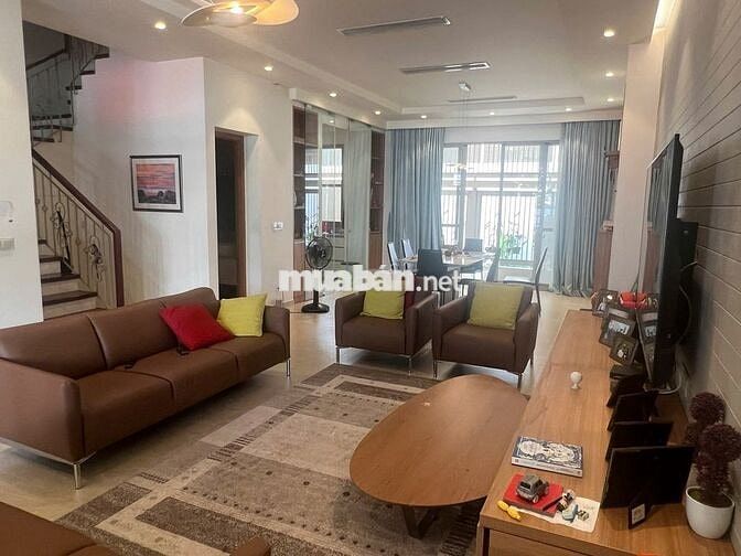 BIỆT THỰ NAM ĐÔ QUẬN 7 CHO THUÊ, 8x18, 3 phòng, full nội thất_65 Triệu