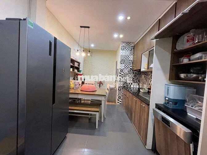 Cho thuê nhà phố trạm AEON long biên 45m 2 ngủ 2 vs fun Đồ giá 10 triê