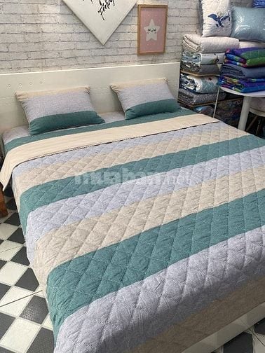 Tuyển lao động phổ thông là nam giới làm việc tại cửa hàng
