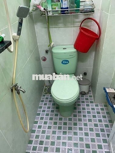 Nhà còn mới cứng, diện tích thoải mái cho 4 thành viên.