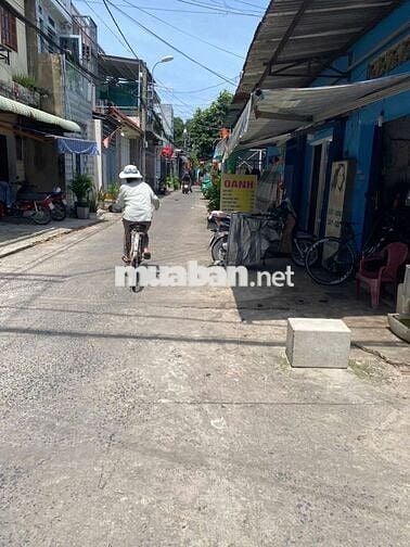 Nhà còn mới cứng, diện tích thoải mái cho 4 thành viên.