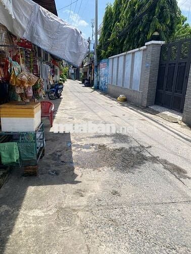 Nhà còn mới cứng, diện tích thoải mái cho 4 thành viên.