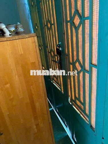 Nhà còn mới cứng, diện tích thoải mái cho 4 thành viên.