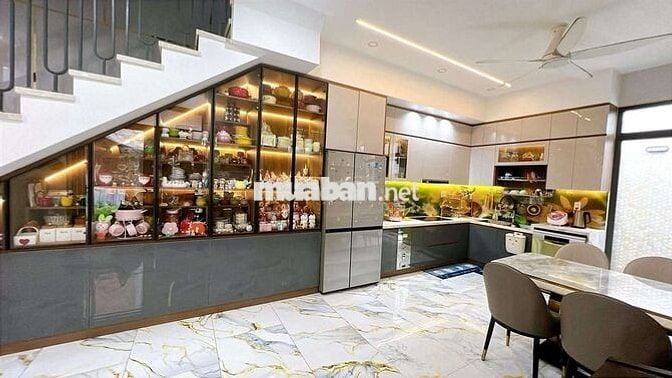 NHÀ HIỆN ĐẠI MỚI 100% - DỌN VÀO Ở NGAY