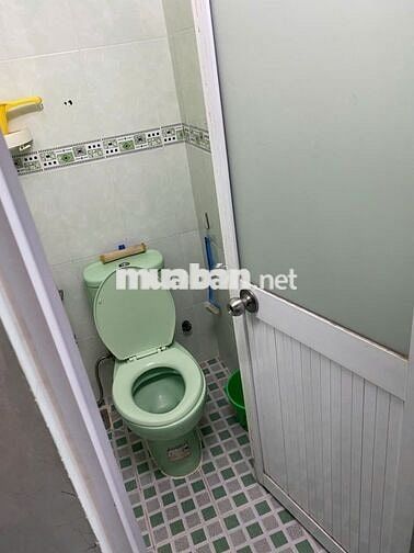 Nhà còn mới cứng, diện tích thoải mái cho 4 thành viên.