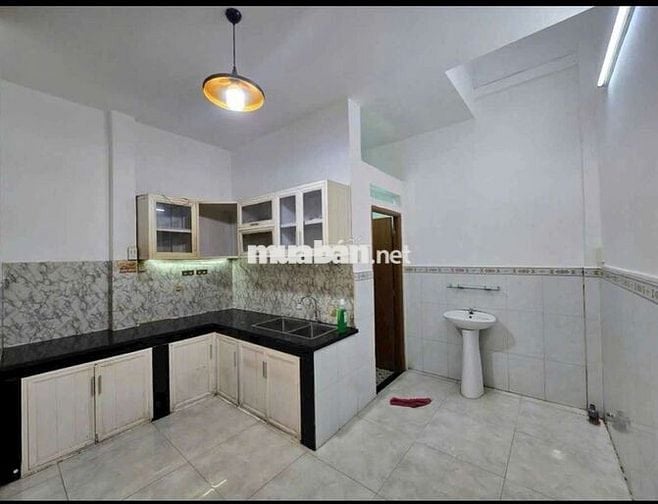 NHÀ SẠCH SẼ TRỆT, 2 LẦU, 4PN, 3WC, HẺM XE HƠI, GẦN NGÃ TƯ GA
