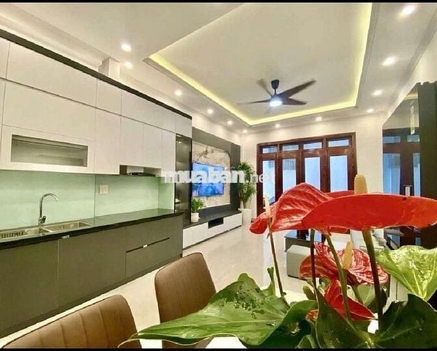 CHO THUÊ NHÀ MỚI ĐẸP AEON LONG BIÊN - 6T Thang máy, P. Ngủ RỘNG