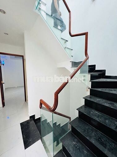 Bán nhà 463/24 CMT8 5 tầng 240m2 7PN Thu Nhập 600tr/năm Chỉ Nhỉnh 7T