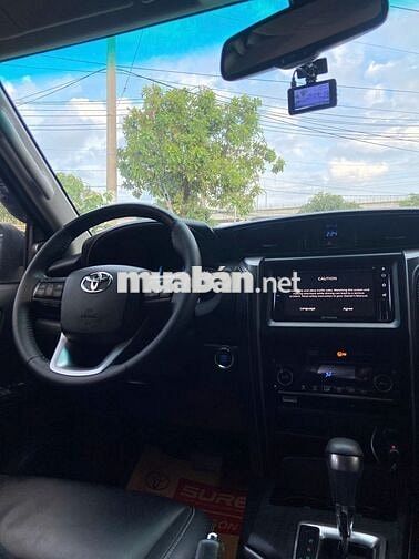 Fortuner 2020 2.4G 4x2 AT - 46.956 km - Còn Giảm