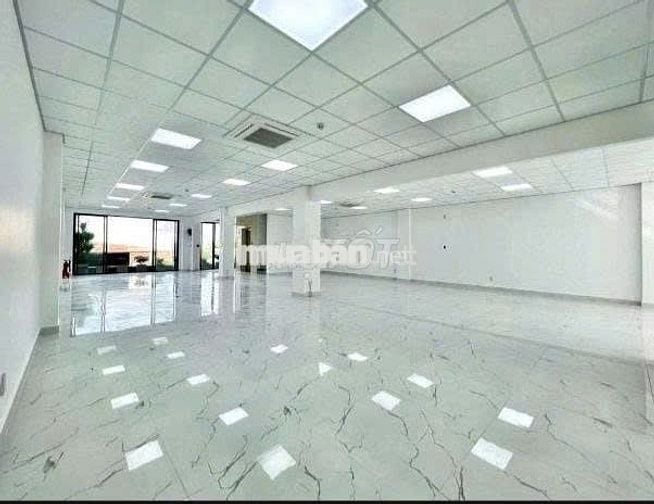 Cho thuê nhà mặt tiền Lý Tự Trọng, Phường Bến Thành, Quận 1.