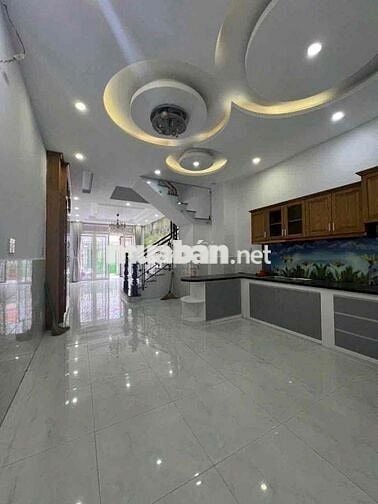 cuo thuê nhà hxt thống nhất p10 (4,2x20)  3 lầu , 4pn , 5wc kd dc