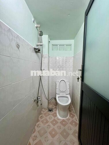 Nhà Sạch Sẻ DT 4x22 1Trệt 1Lầu 4Pn 2Wc Sân Đậu Xe Hẻm Ôtô Ngã Tư Ga