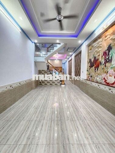 Nhà phố 95m hoàn công gần làng đại học quốc gia và BigC Go Dĩ An