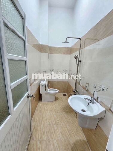 Nhà phố 95m hoàn công gần làng đại học quốc gia và BigC Go Dĩ An