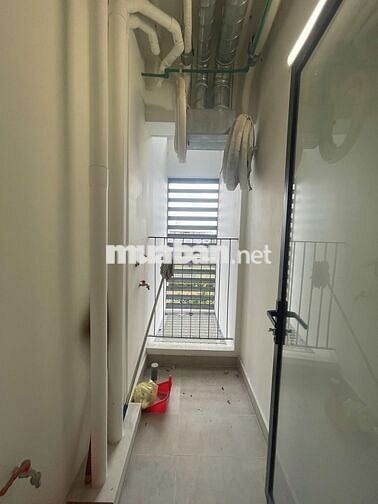 CHo thuê AKari 2pn chỉ 8tr. Nhà đẹp. Nhà trống ở ngay.