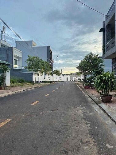BÁN ĐẤT KHU ĐẤU GIÁ TÂN PHONG LK4 @MẶT TIỀN ĐƯỜNG HỮU CHÍNH . Giá bán: