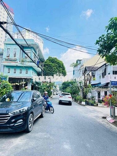 nhà 1 trệt 2 lầu mặt tiền chính kinh doanh