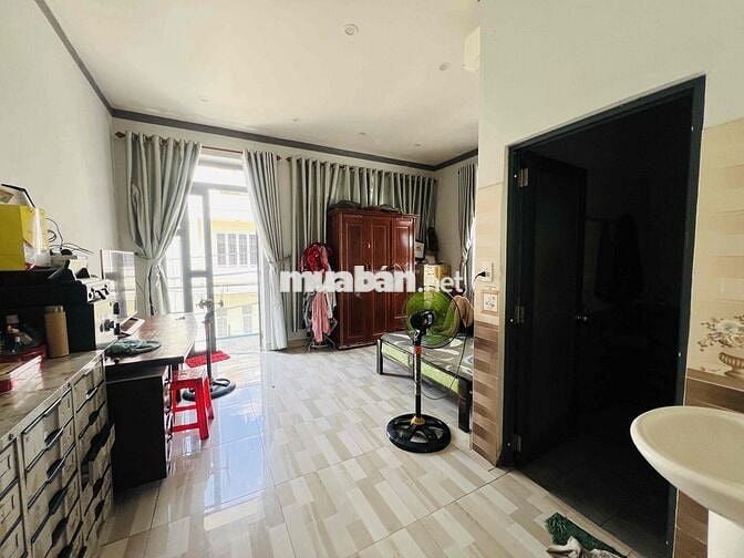 nhà 1 trệt 2 lầu mặt tiền chính kinh doanh