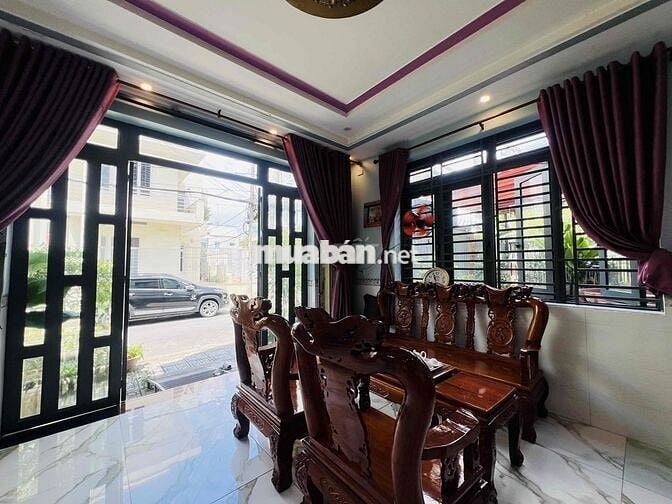 nhà 1 trệt 2 lầu mặt tiền chính kinh doanh