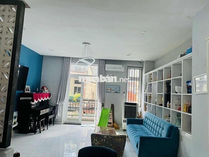 Nhà Q10 nguyên căn chính chủ  5,2x10m, 4 PN, hẻm 8m, full nội thất