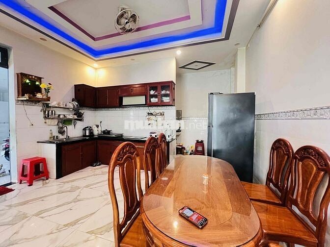 nhà 1 trệt 2 lầu mặt tiền chính kinh doanh