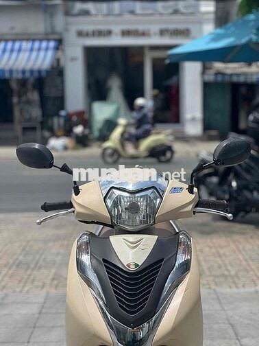 xe honda lead 2017 màu vàng đen len ken mới 95 %