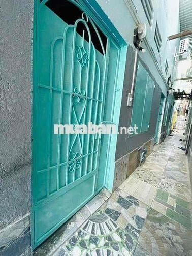 chính chủ.máy lạnh, ngay trệt.gác đúc, bếp toilet lối đi riêng