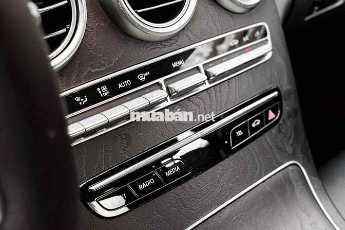LONG ANH AUTO về Mercedes C200FL 2019
