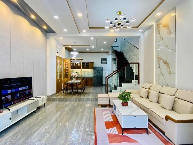Cô Chín nhờ bán 2 tỷ 580 nhà 43m² đường Phạm Văn Đồng,P11, Bình Thạnh