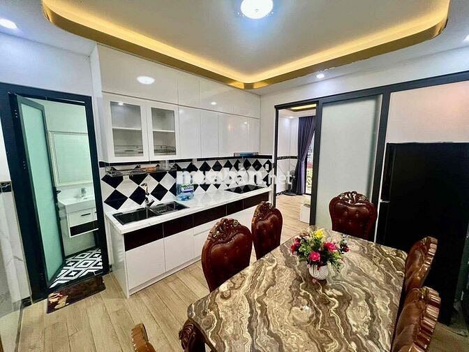 Nhà đẹp 5PN - 4.5 x 10m - HXH Trần Quang Diệu Q.3