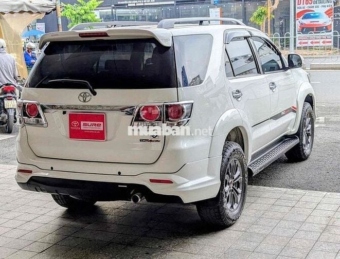 Toyota Fortuner 2016 số tự động màu trắng máy xăng