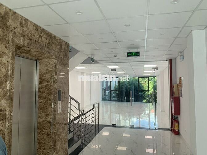 Cho thuê văn phòng tại Nguyên Hồng, Đống Đa sàn 70m2 giá 14tr nhà mới.