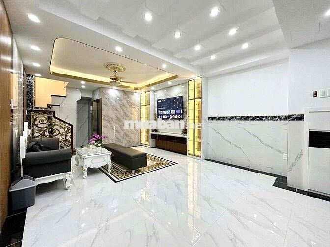 Nhà đẹp 5PN - 4.5 x 10m - HXH Trần Quang Diệu Q.3