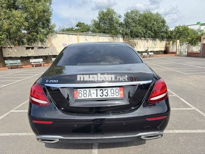 Mercedes Benz E Class 2019 E200 - 60 km