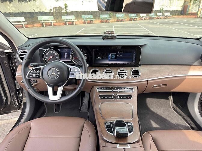 Mercedes Benz E Class 2019 E200 - 60 km