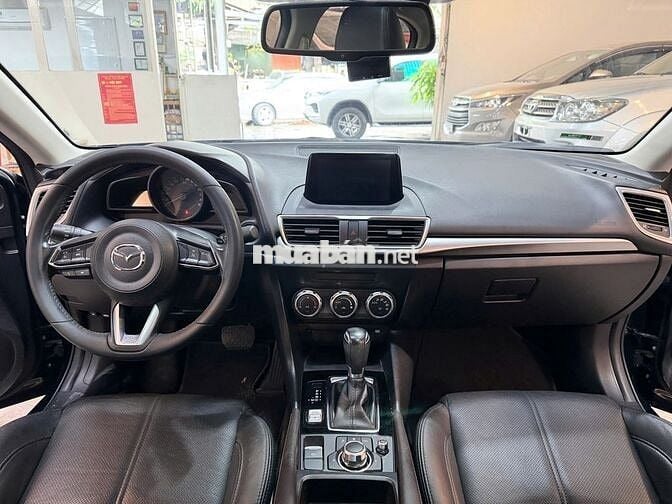 Mazda 3 2018 1.5 FL  Sedan rất mới 01 chủ 17.000km