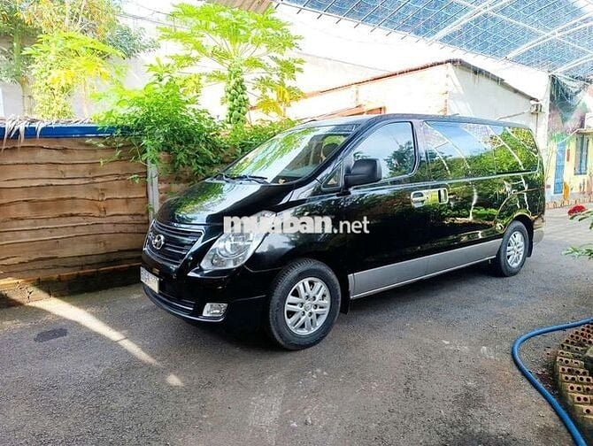Hyundai Starex 9 chỗ