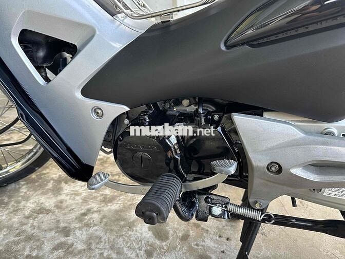 xe mới dọn ken đầu nồi chưa rớt cần tiền bán gắp