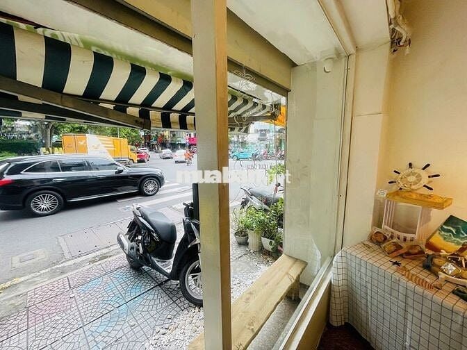 MẶT BẰNG QUẬN 1  - NGAY NGÃ 3 NHẬN DIỆN TỐT - CÓ VỈA HÈ