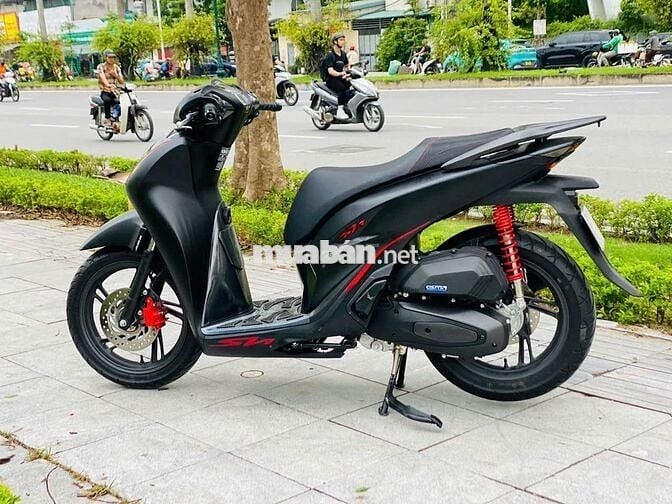 HONDA SH 160 MÀU ĐEN NHÁM CHẠY 200KM MỚI TINH