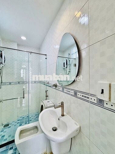 HÀNG HIẾM , MẶT TIỀN ĐƯỜNG KINH DOANH MUA BÁN NHỘN NHỊP SẦM UẤT