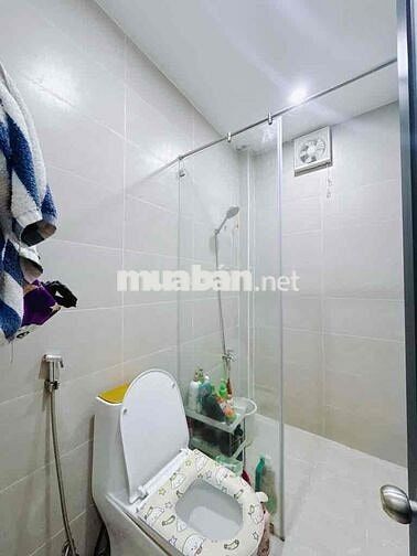 NHÀ 2 TẦNG TẠI TÔN THẤT THUYẾT F15 Q4 - KHU DC HIỆN HỮU KHÔNG QH