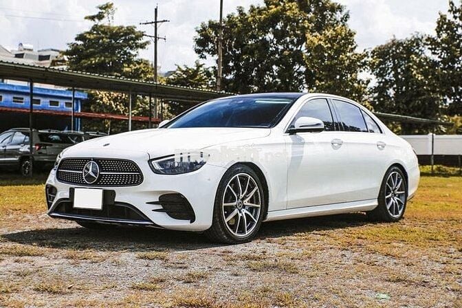 Mercedes E300 AMG 2021 màu trắng nội thất siêu đẹp