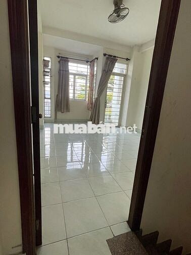 Cho thuê nhà mặt tiền Ni Sư Huỳnh Liên, Q.Tân Bình – 3PN 3WC