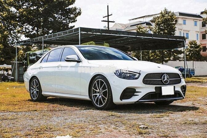 Mercedes E300 AMG 2021 màu trắng nội thất siêu đẹp