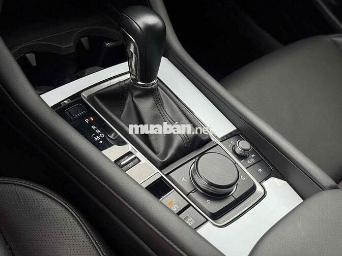 Mazda 3 2022 1.5L Luxury - 21000 km
